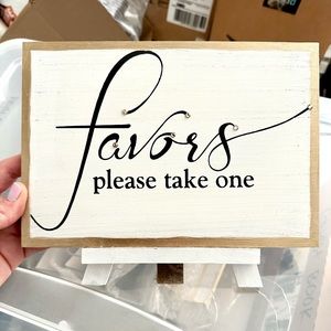 Favors sign